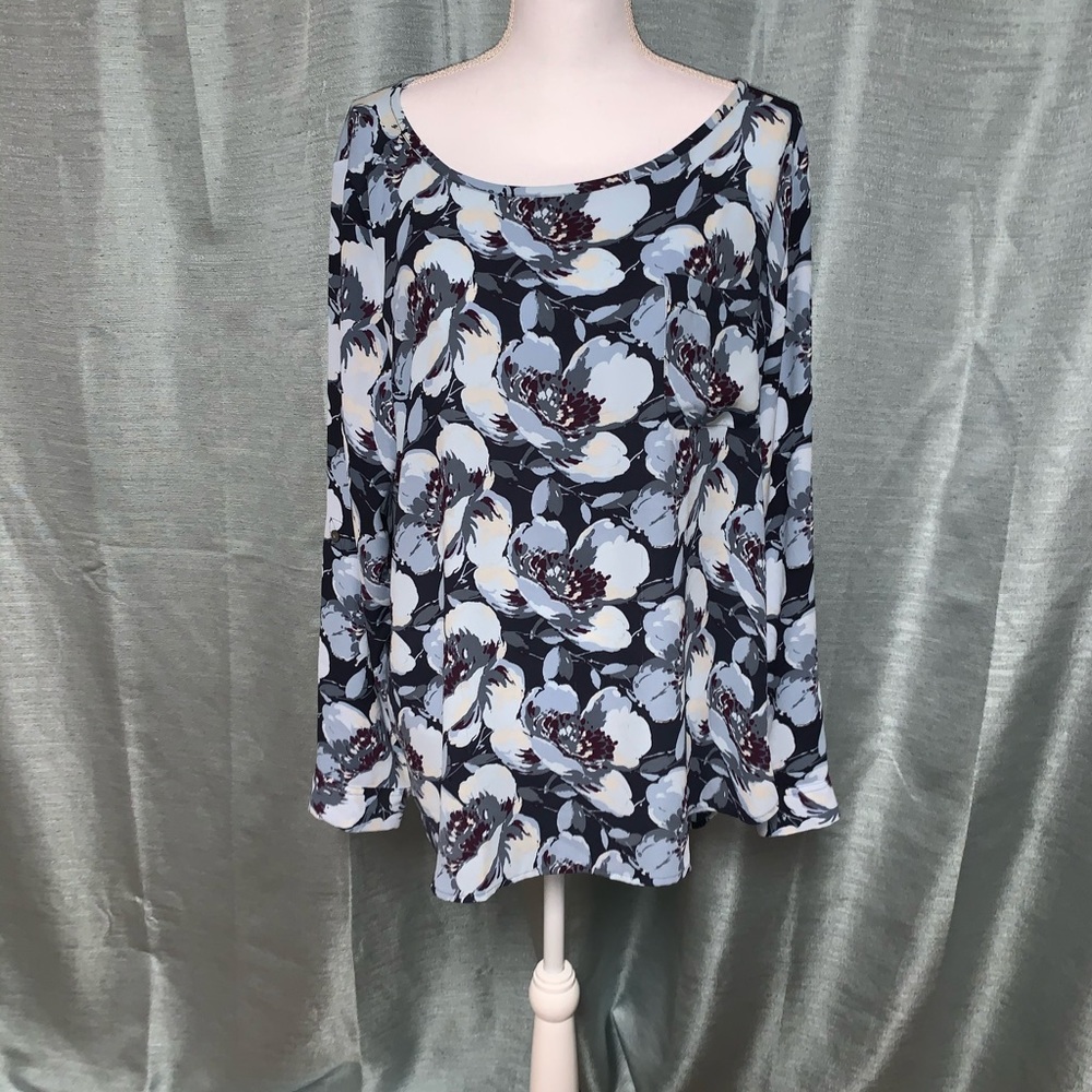 Loft tunic with roll up button sleeves EUC